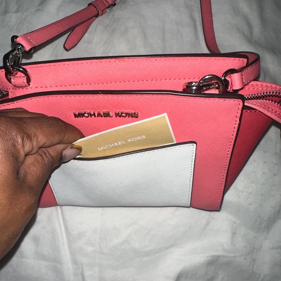 Michael Kors Selma Pocket Medium Messenger. Gently used - Picture 10 of 11